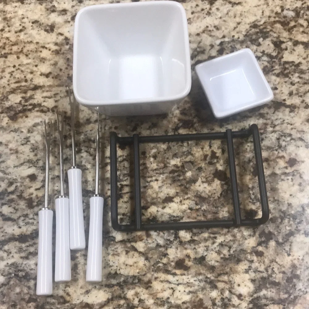 Pampered Chef  Bundle - Flan Pan 2 Piece Set, 2 Measure Cups & Fondue Set